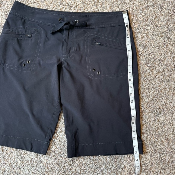 Athleta Kick It Cargo Bermuda Shorts Size 6 Utility Shorts - Picture 9 of 11